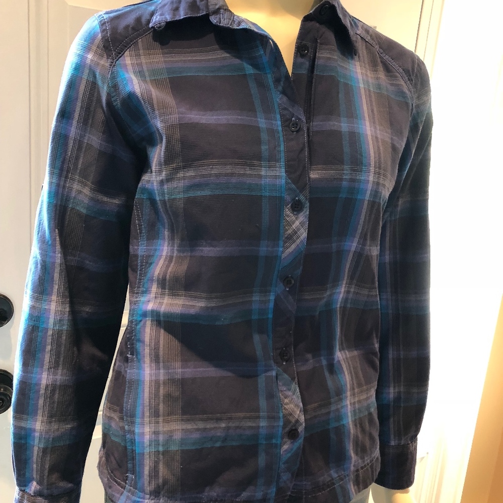 Columbia Button Down Blouse With Hidden Pockets - image 7